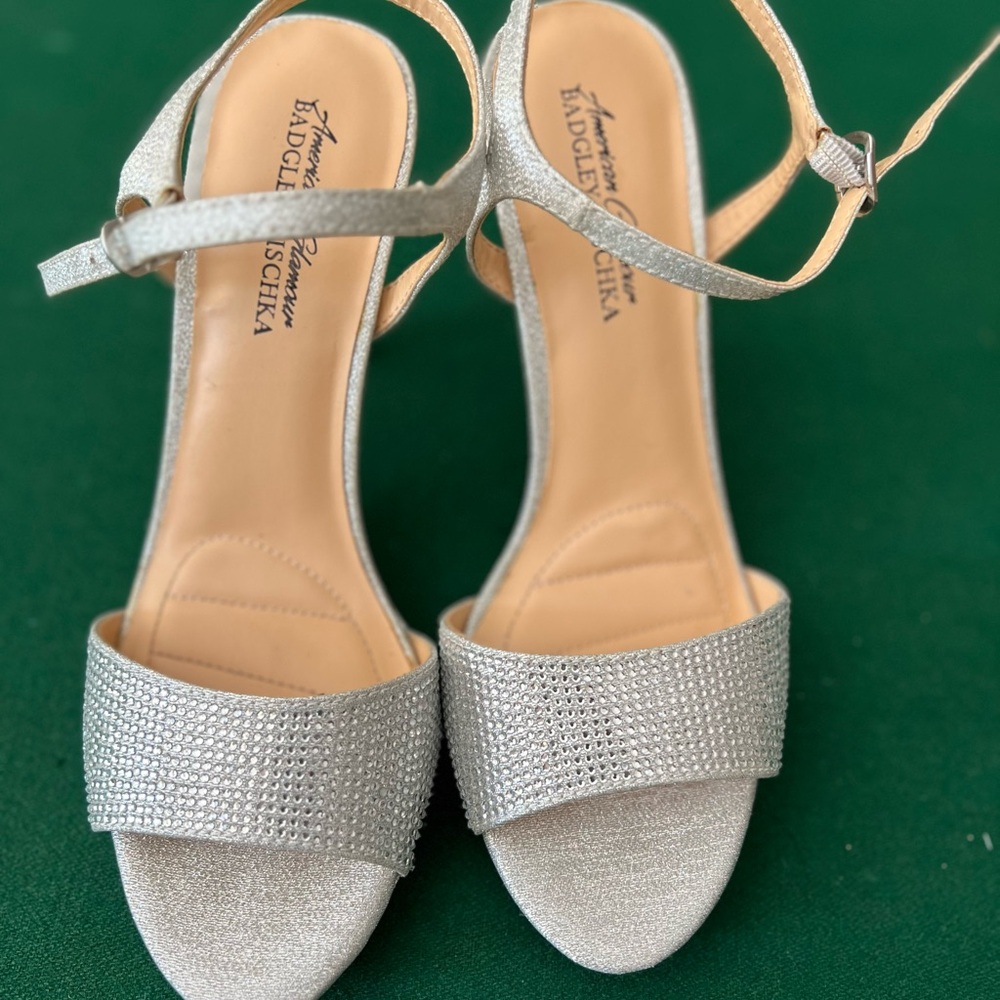 Badgley Mischka Size 8 American Glamour Silver Heels